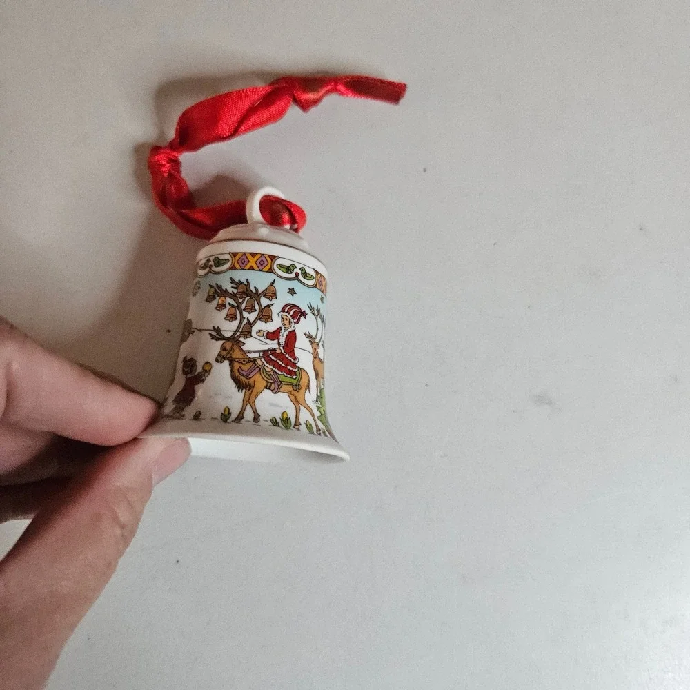 Hutschenreuther 2007 Christmas Bell Im Rentierland Ole Winther Ornament